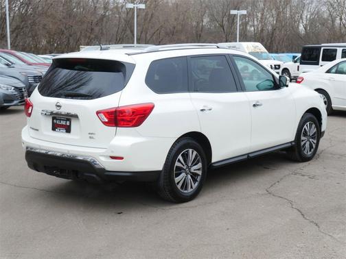 2017 Nissan Pathfinder SL