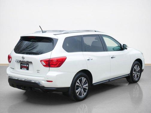 2017 Nissan Pathfinder SL