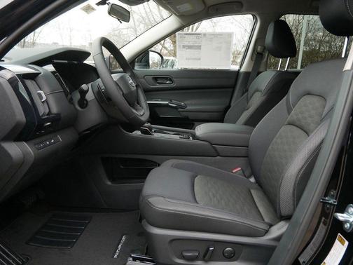 Super Black 2026 Nissan Pathfinder SV