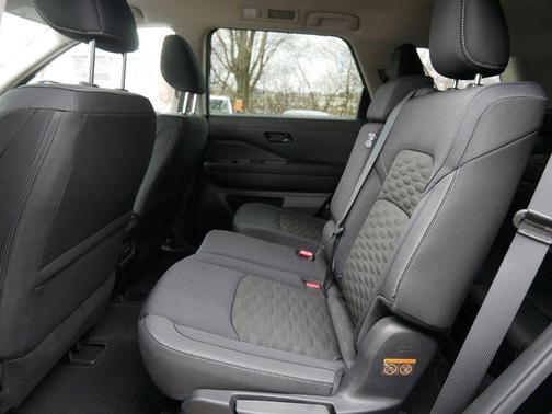 Super Black 2026 Nissan Pathfinder SV