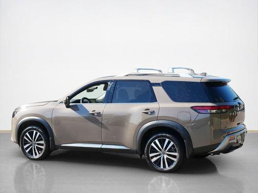 2024 Nissan Pathfinder Platinum 4WD