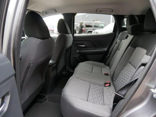 Gun Metallic 2027 Nissan Kicks SV