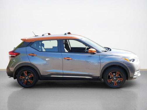 2019 Nissan Kicks SR