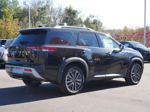 2025 Nissan Pathfinder SL 4WD