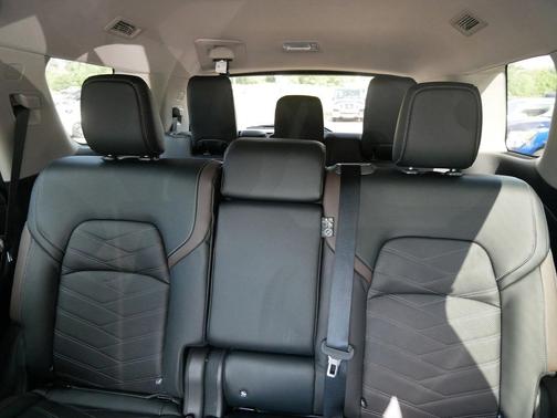 2025 Nissan Pathfinder Platinum 4WD
