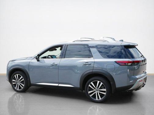 Boulder Gray Pearl 2023 Nissan Pathfinder Platinum 4WD
