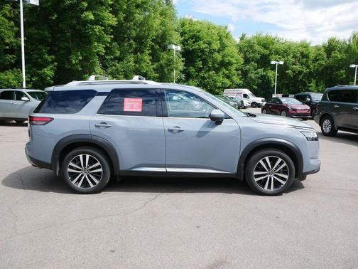 Boulder Gray Pearl 2023 Nissan Pathfinder Platinum 4WD