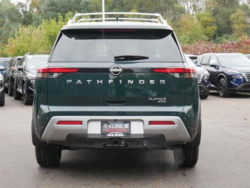2025 Nissan Pathfinder Platinum 4WD