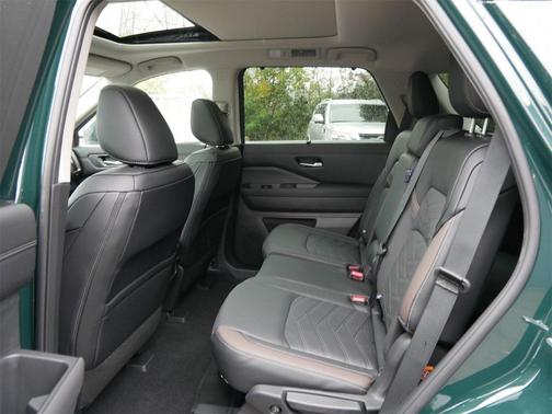 2025 Nissan Pathfinder Platinum 4WD