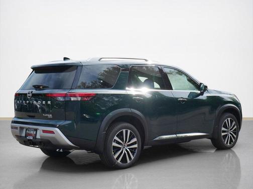 2025 Nissan Pathfinder Platinum 4WD