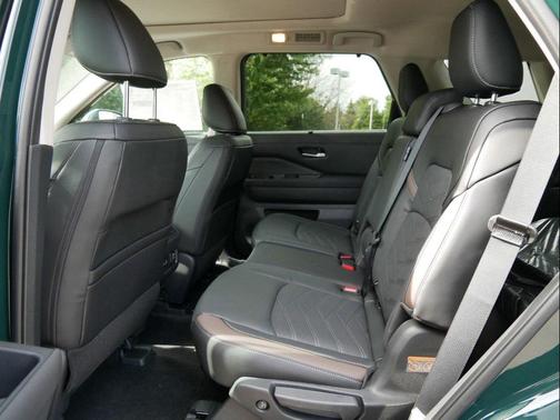 2025 Nissan Pathfinder Platinum 4WD