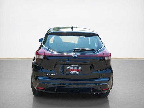 Super Black 2024 Nissan Kicks S
