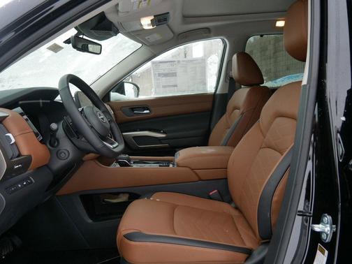 2025 Nissan Pathfinder Platinum 4WD