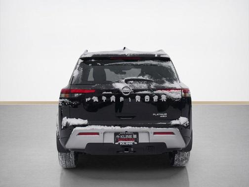 2025 Nissan Pathfinder Platinum 4WD