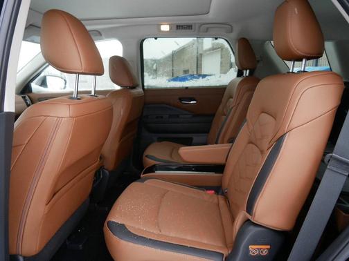 2025 Nissan Pathfinder Platinum 4WD