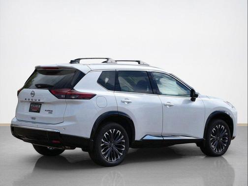 Everest White Pearl Tricoat 2026 Nissan Rogue Platinum
