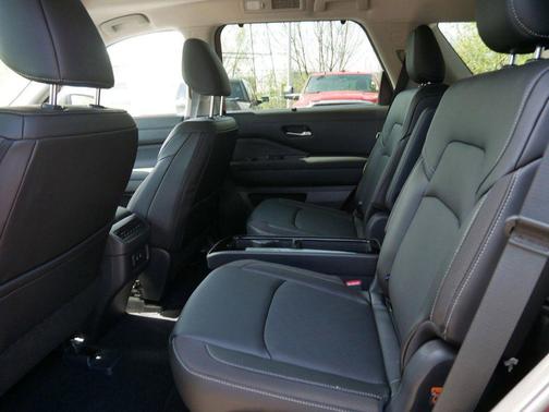 Scarlet Ember Tintcoat 2026 Nissan Pathfinder SL