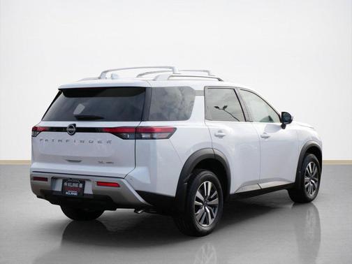 2025 Nissan Pathfinder SL 4WD