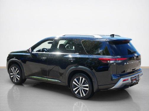 Super Black 2022 Nissan Pathfinder Platinum 4WD