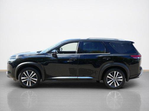 Super Black 2022 Nissan Pathfinder Platinum 4WD