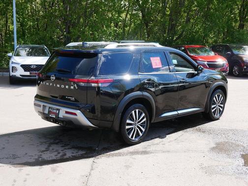 Super Black 2022 Nissan Pathfinder Platinum 4WD