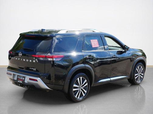 Super Black 2022 Nissan Pathfinder Platinum 4WD