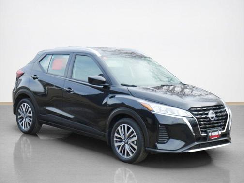 Super Black 2024 Nissan Kicks SV