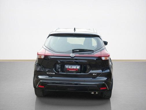 Super Black 2024 Nissan Kicks SV