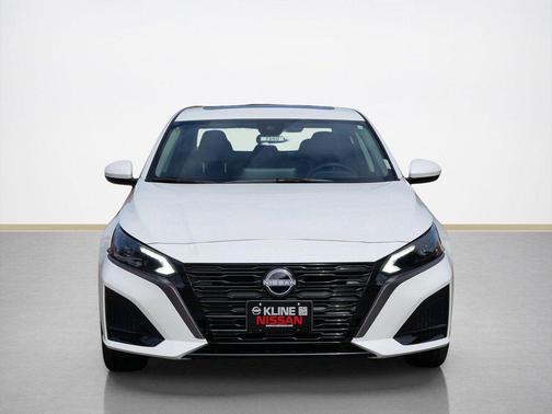 Pearl White Tricoat 2026 Nissan Altima 2.5 SV