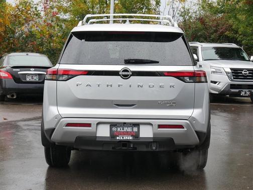 2025 Nissan Pathfinder Platinum 4WD