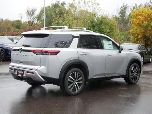 2025 Nissan Pathfinder Platinum 4WD