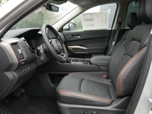 2025 Nissan Pathfinder Platinum 4WD