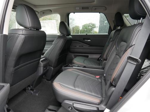 2025 Nissan Pathfinder Platinum 4WD