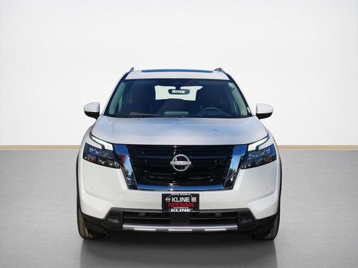 2025 Nissan Pathfinder Platinum 4WD