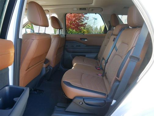 2025 Nissan Pathfinder Platinum 4WD