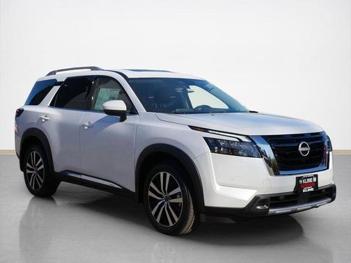2025 Nissan Pathfinder Platinum 4WD