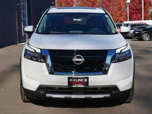 2025 Nissan Pathfinder Platinum 4WD