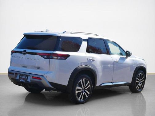 2025 Nissan Pathfinder Platinum 4WD