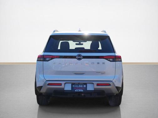 2025 Nissan Pathfinder Platinum 4WD