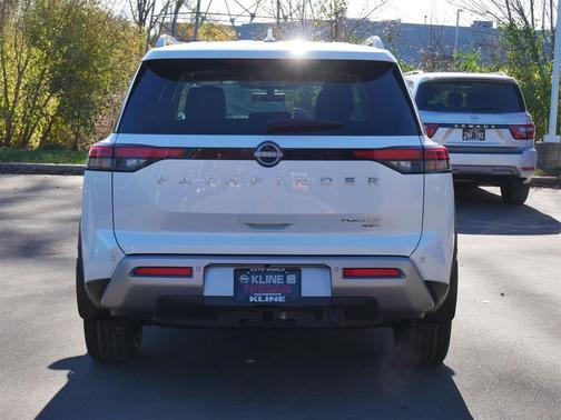 2025 Nissan Pathfinder Platinum 4WD
