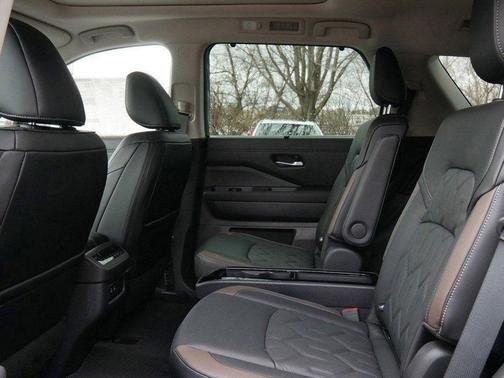 Super Black 2026 Nissan Pathfinder Platinum