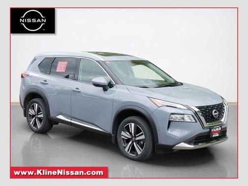 Boulder Gray Pearl/Super Black 2023 Nissan Rogue Platinum
