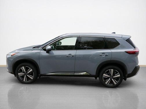 Boulder Gray Pearl/Super Black 2023 Nissan Rogue Platinum