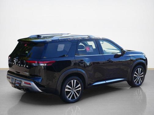 2024 Nissan Pathfinder Platinum 4WD