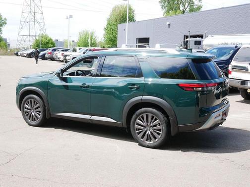 Obsidian Green Pearl 2023 Nissan Pathfinder SL 4WD