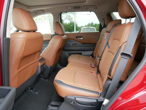 2025 Nissan Pathfinder Platinum 4WD