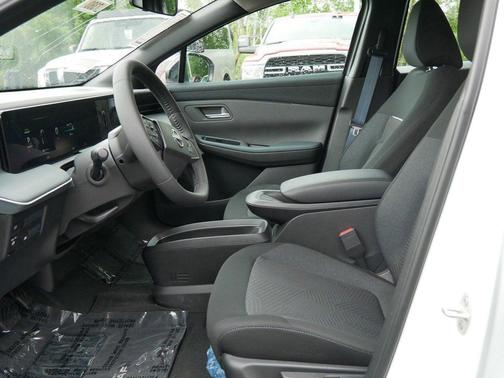 Everest White Pearl Tricoat 2026 Nissan Leaf S+