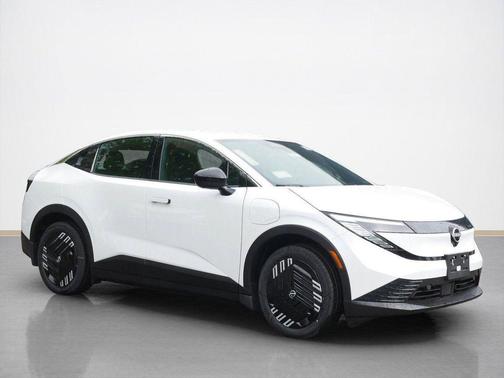 Everest White Pearl Tricoat 2026 Nissan Leaf S+