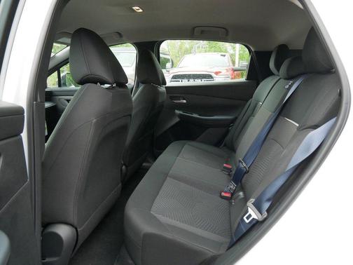 Everest White Pearl Tricoat 2026 Nissan Leaf S+