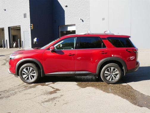 2023 Nissan Pathfinder SL 4WD